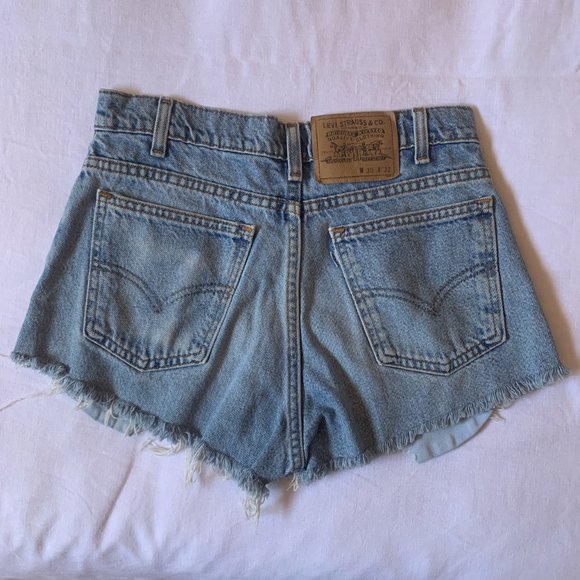 LAST CHANCE Vintage Levi's cutoff shorts size 26 - Picture 2 of 5